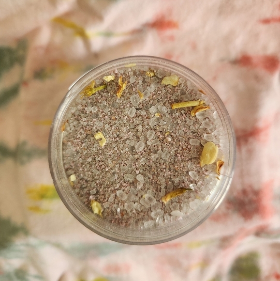 Handmade Lavish Love fizzy bath salts‎ - Picture 2 of 4